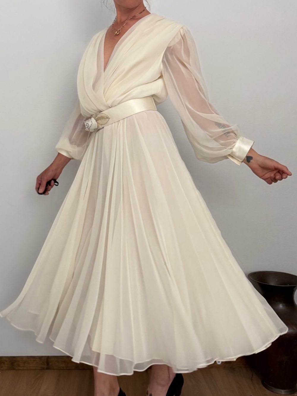 VINTAGE NWT Nah Ivory V-Neck Chiffon Midi Dress with Embellished Sequined Belt